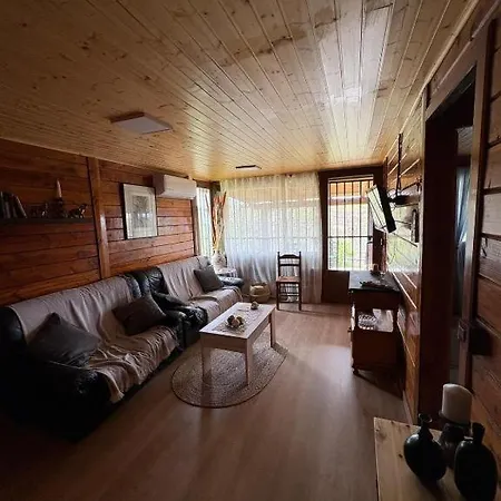 La Apartment *
